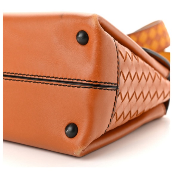 Authentic Botegga Ventana Nappa Bag - Picture 6 of 11